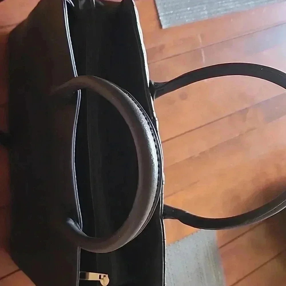 A new day tm.large bag great for laptop 💻 like new use only at few times.